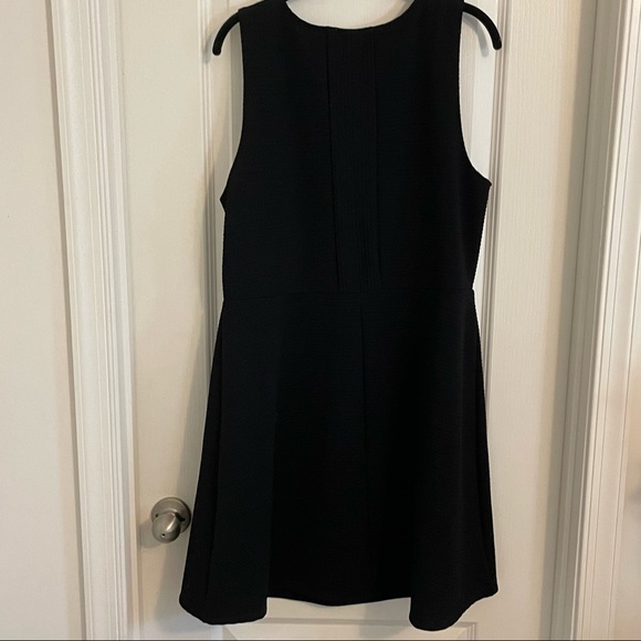 Little black dress - Picture 4 of 5